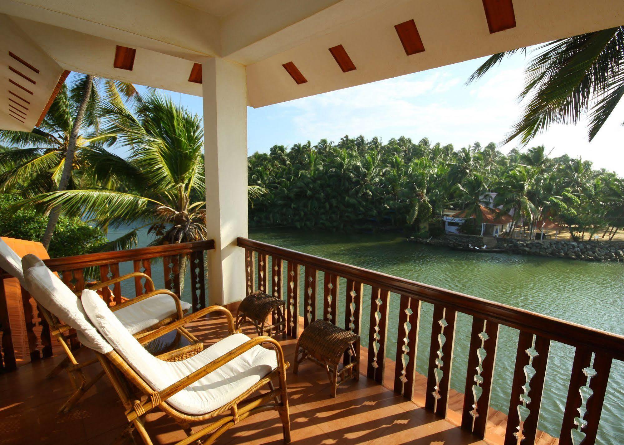 Beach And Lake Ayurvedic Resort, Kovalam Kültér fotó