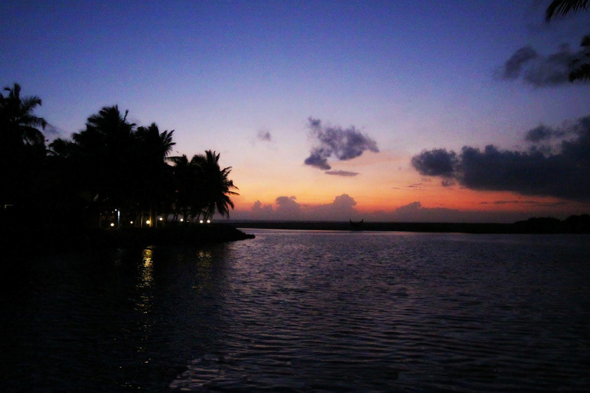 Beach And Lake Ayurvedic Resort, Kovalam Kültér fotó