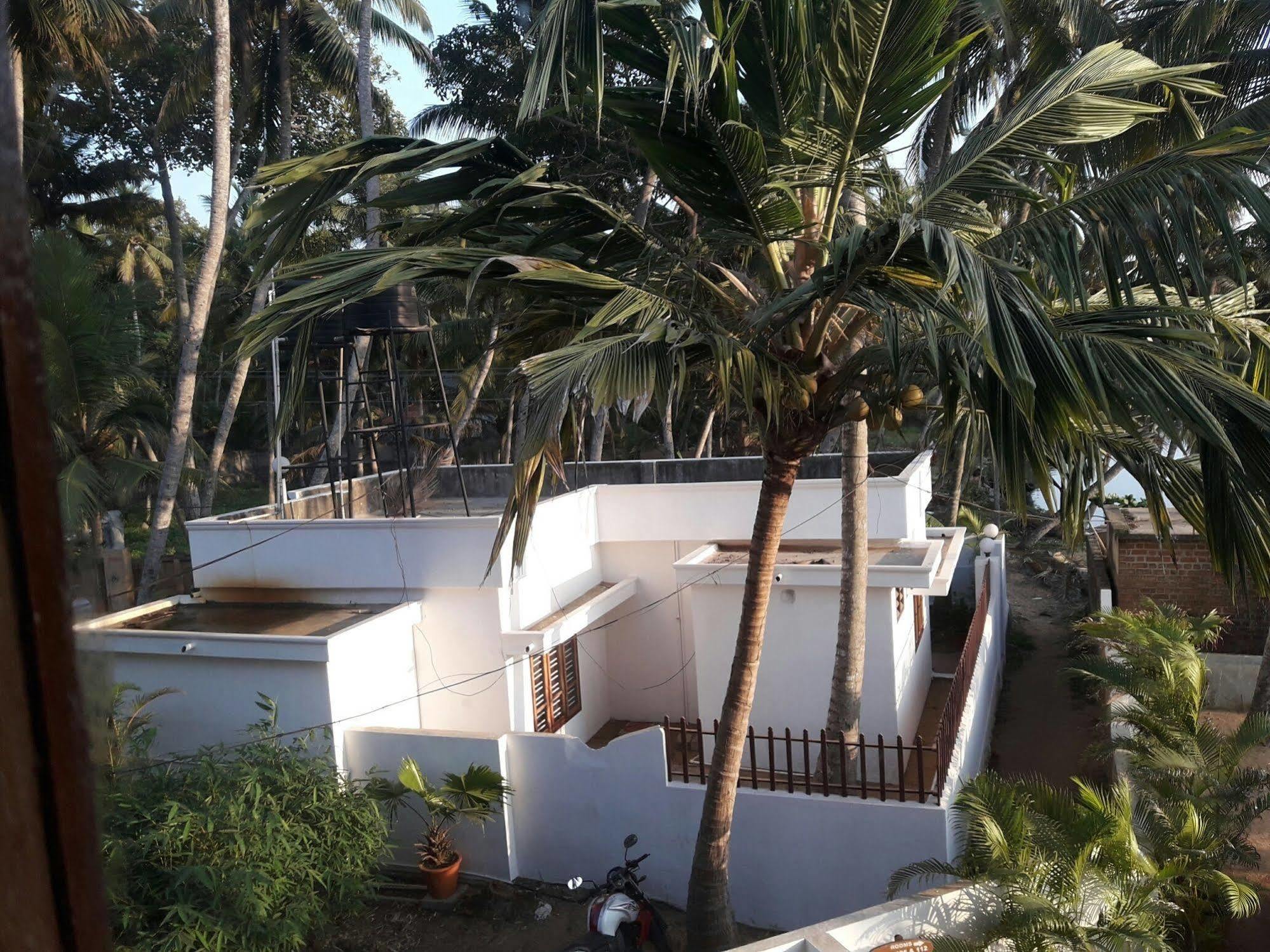 Beach And Lake Ayurvedic Resort, Kovalam Kültér fotó